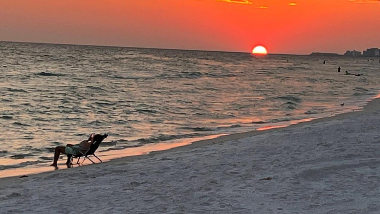 Private Beach Access, Fenced Yard & Pet Friendly, Pool, Cabana Life Beach House Дестин Экстерьер фото